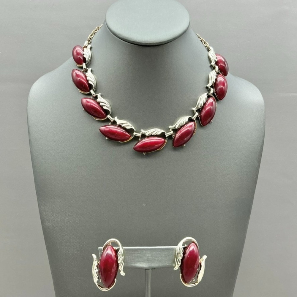 Vintage Burgundy Marquise Cabochon Gold Tone Necklace Clip On Earrings Set‎
